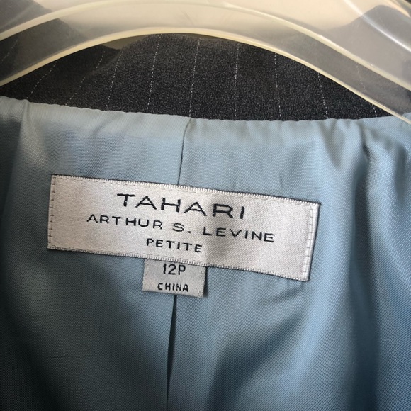 Suits - Picture 5 of 5